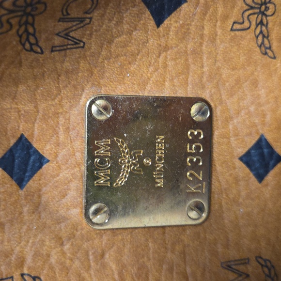 Authentic MCM Visetos Coated Canvas Heritage
Drawstring Bucket Bag Cogna… - Picture 2 of 15